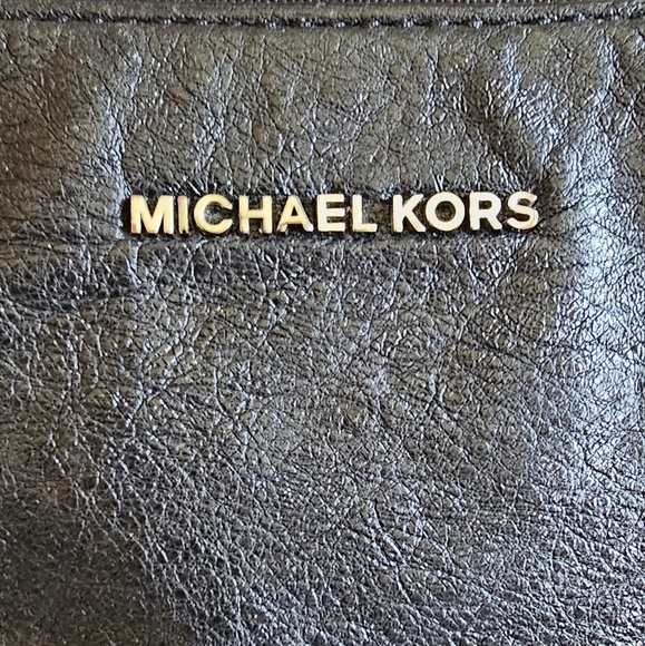Michael Kors crossbody purse - Picture 3 of 7